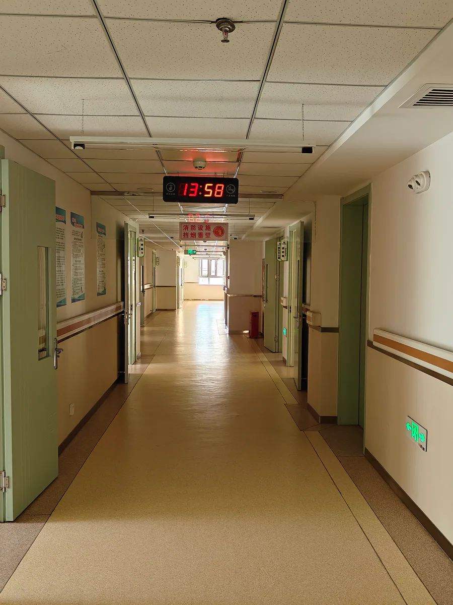 常青肛肠医院走廊实景
